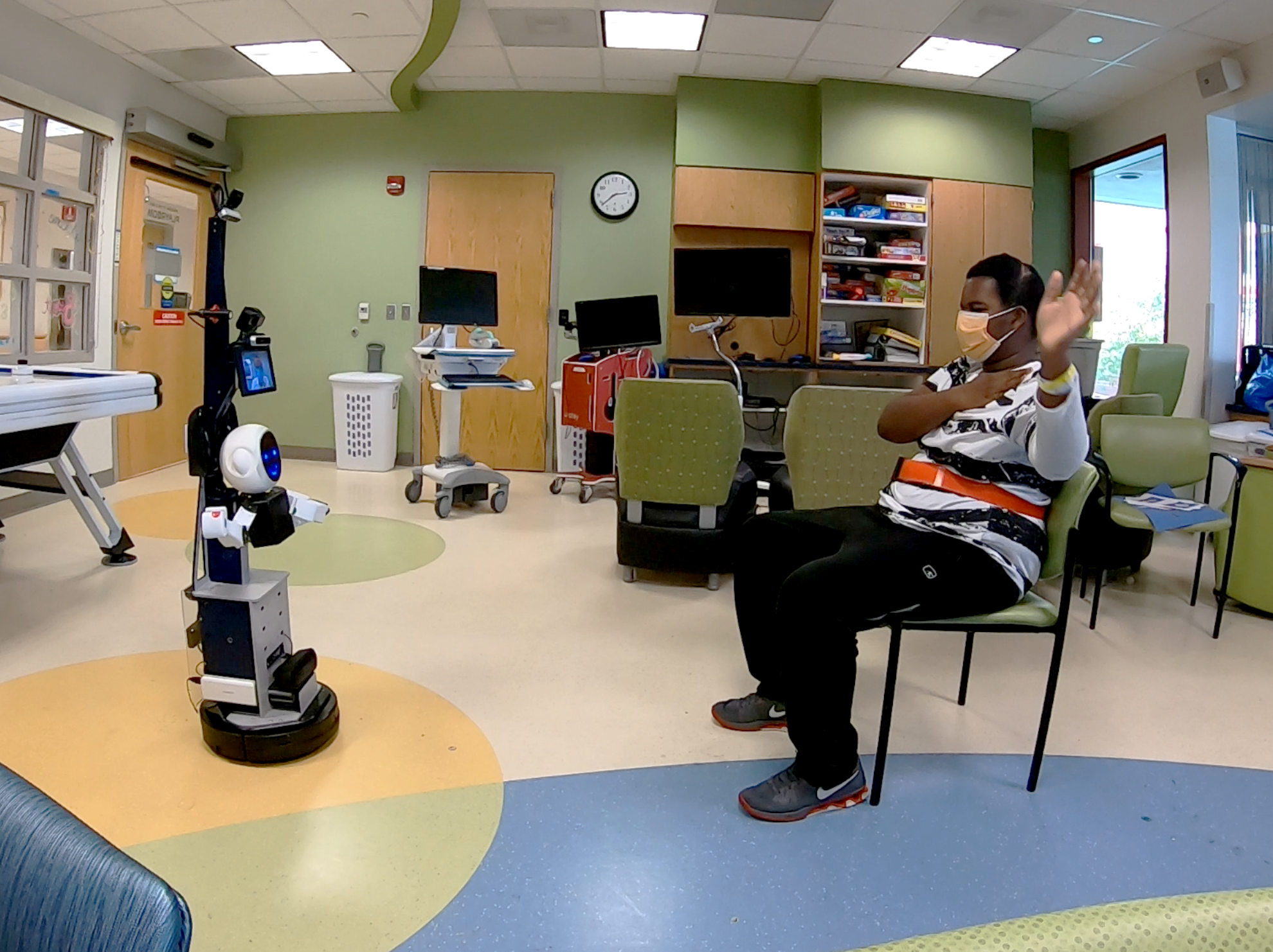 Social Robot Augmented Telepresence￼